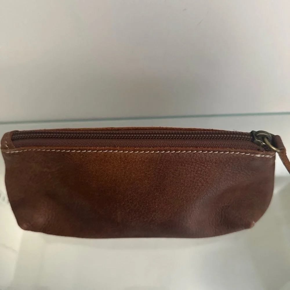 Roots Genuine Leather Pouch - Picture 4 of 5